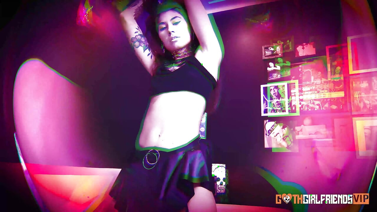 Tattooed Babe Charlotte Mae Gets Fucked After A Photoshoot