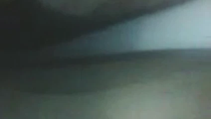 Sıcak komşunun düz bebek ayakkabılarında sikiş ve cum
