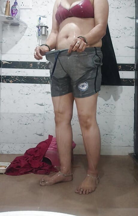 Priya bhabi bathing hot exercise