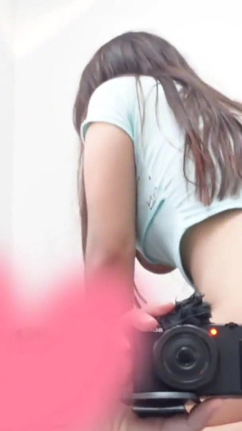 精彩时刻来自“18+女学生和我睡一张床，最好的屁股操逼与完美的奶子她没有停止呻吟。