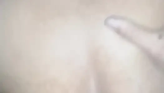 Pará'dan evli kadın, bölüm 2 inliyor ve esmerin amına sertçe vuran sevgilisinin yarağına boşalıyor.