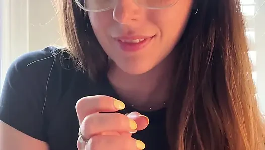 Hottie mit brille sagt dir, wie du streichelt!