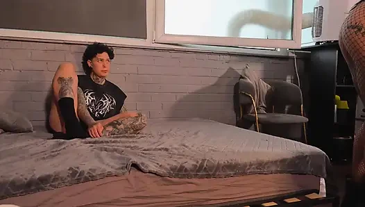 Squirt Drinking Cuckold Lesbian Switch Fuck
