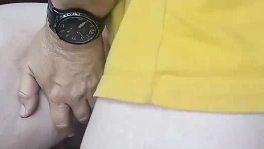 Üvey erkek kardeşime karşı bir bahsi kaybettim ve eğilmek zorunda kaldım ve amımı kullanmasına izin verdim