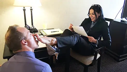 Jalang kaki kantor: ini pekerjaanmu, bodoh!