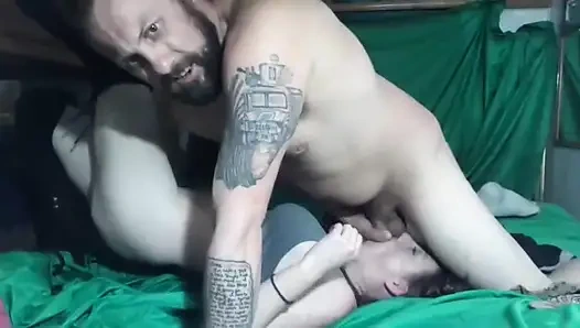 Live-show spaß gesichtsfick tief in den hals