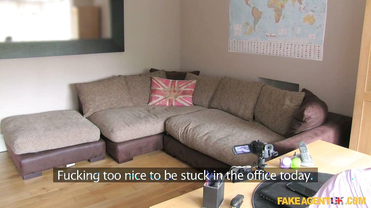 Fake Agent UK - Une beauté hongroise met en valeur ses talents naturels de pipe dans un casting