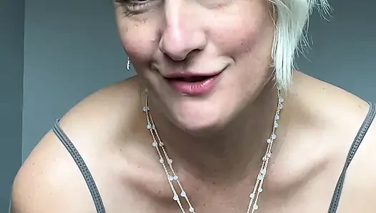 Vacation With StepMommy, She Showed Off Her Tits and Ass While Giving Me JOI To Help Me Rest
