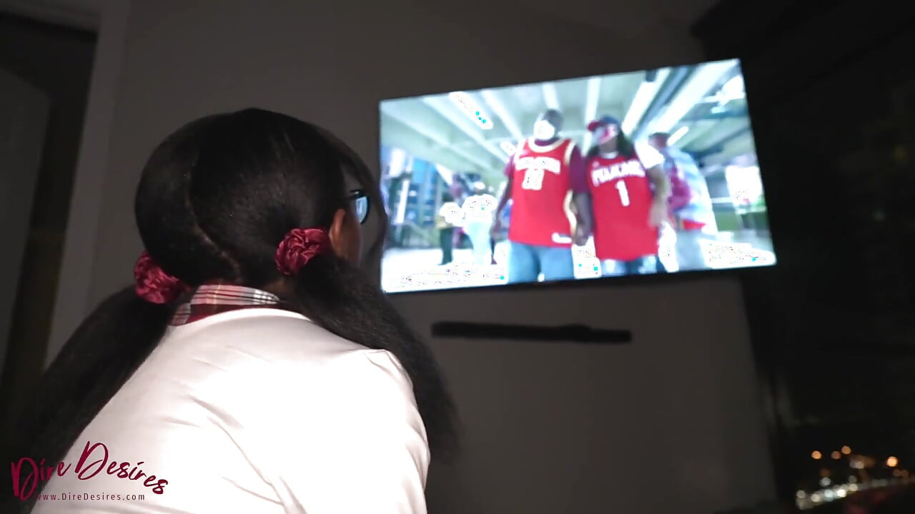 เย็ดหมู่สามคนตอนดึก