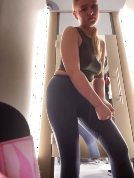 Extreme show in the changing room with jucielussie