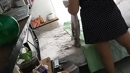 Reife MILf putzt ihr zimmer 1