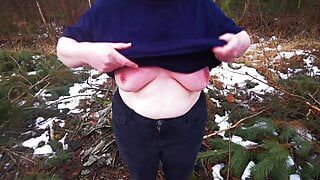 Brüste behandeln im Schnee