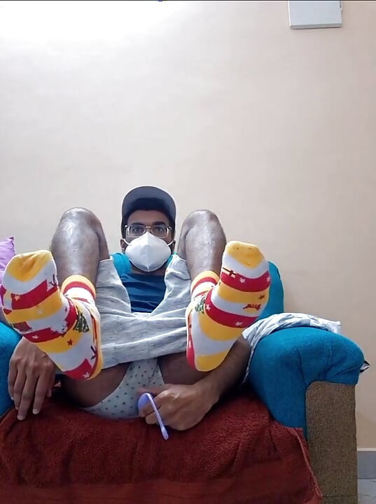 หนุ่มหล่ออินเดียเล่นของเล่นก้นจนฉี่ราดกางเกงในอย่างควบคุมไม่ได้ แล้วแตกน้ำเงี่ยนแบบเปลือยล่าง