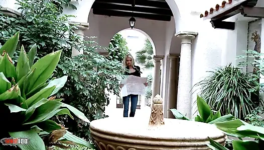 Cindy sun - pantat turis finlandia yang nikmat dientot di hutan