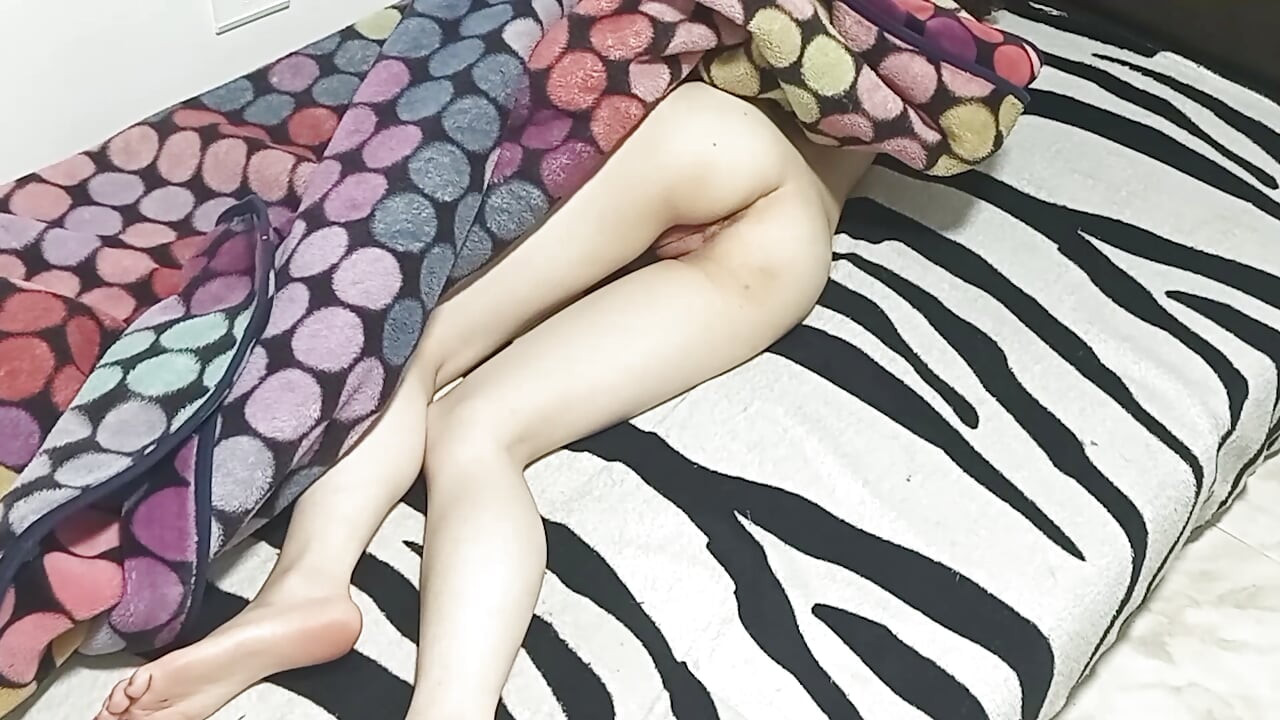 I find my girlfriend naked and I fuck her