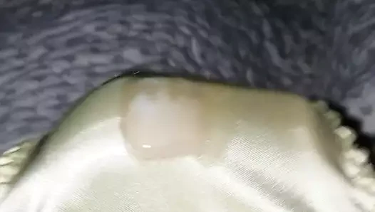 Bir arkadaştan saten bikini ile cumming
