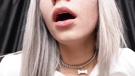 Pirang berdada menggoda dengan pemerahannya yang berair lagi - payudara close-up - cum on!