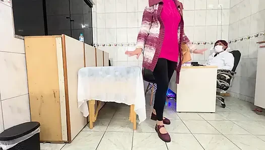 Der Arzt schlug vor, es wäre besser, mehr analsex zu haben und einen Plug zu benutzen.