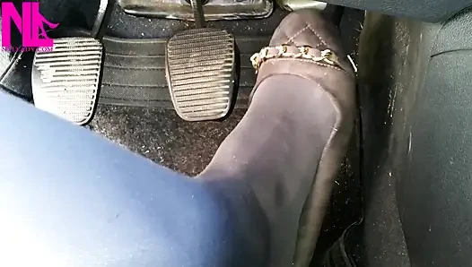 Revving in grauen Wohnungen mit Ketten in Mp4format