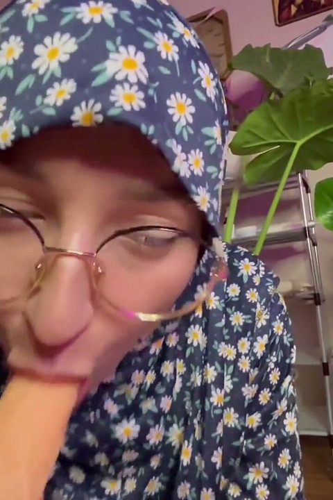 Blowjob in Hijab JOI