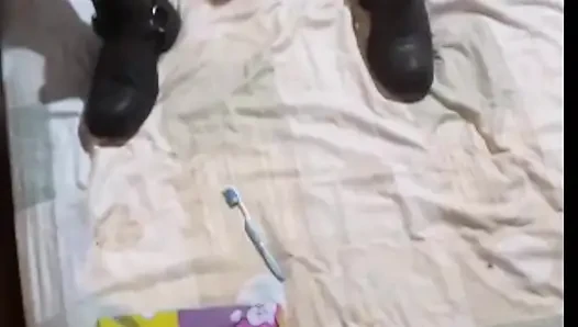Kızıl saçlı kızın ilk kez anal tıkaçla denemesi