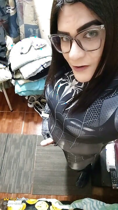 이 섹시하고 도발적인 창녀를 좋아하세요