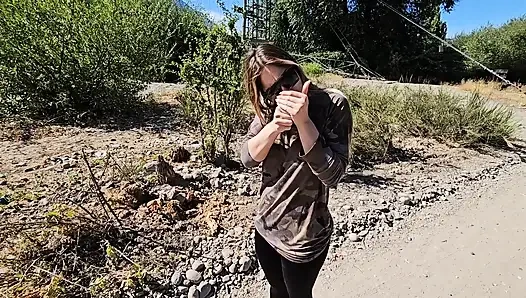 Aku ketemu sama teman lamaku dan ngajak dia untuk ngentot