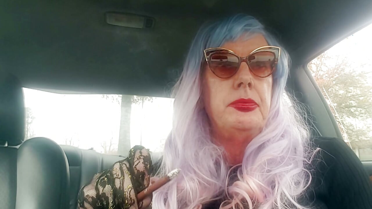 SMOKING GRANDMOTHER DOING A MORE120 WITH LOTS OF DANGLES
