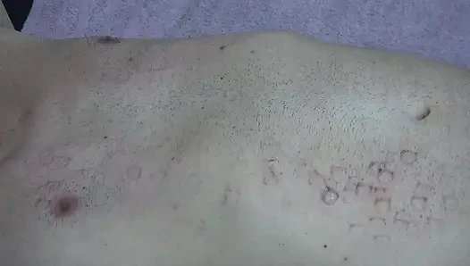 Besi dengan sepatu hak tinggi di tubuh