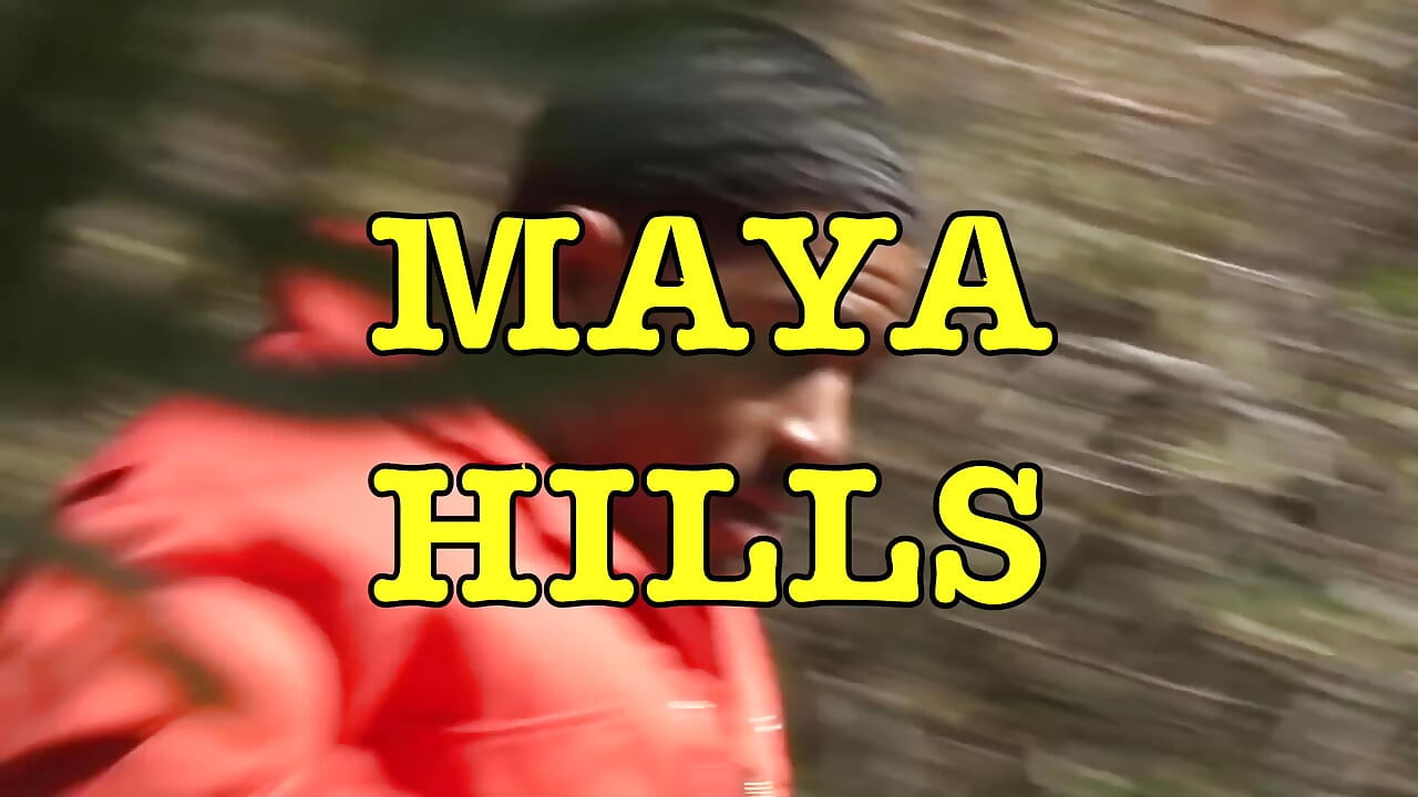 Maya Hills chupa e fode um enorme pau preto em sua cozinha