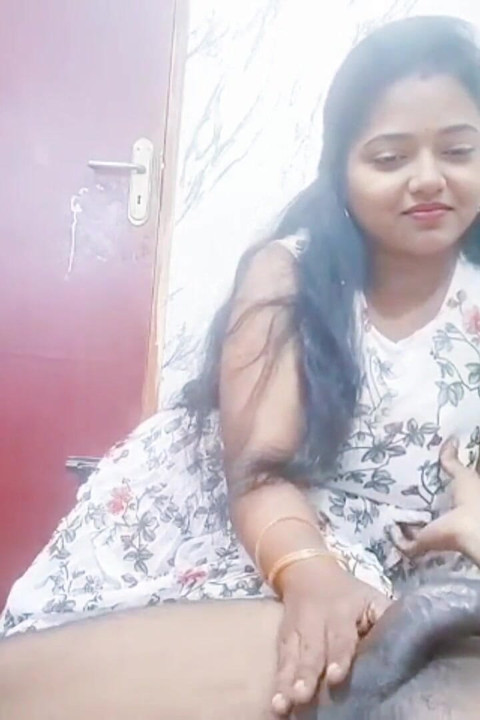 Step Sister Got Horny When Caught Her Step Brother Jerking off - Viral Video