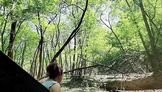 Açık havada üçlü seks ve yüz sikişi