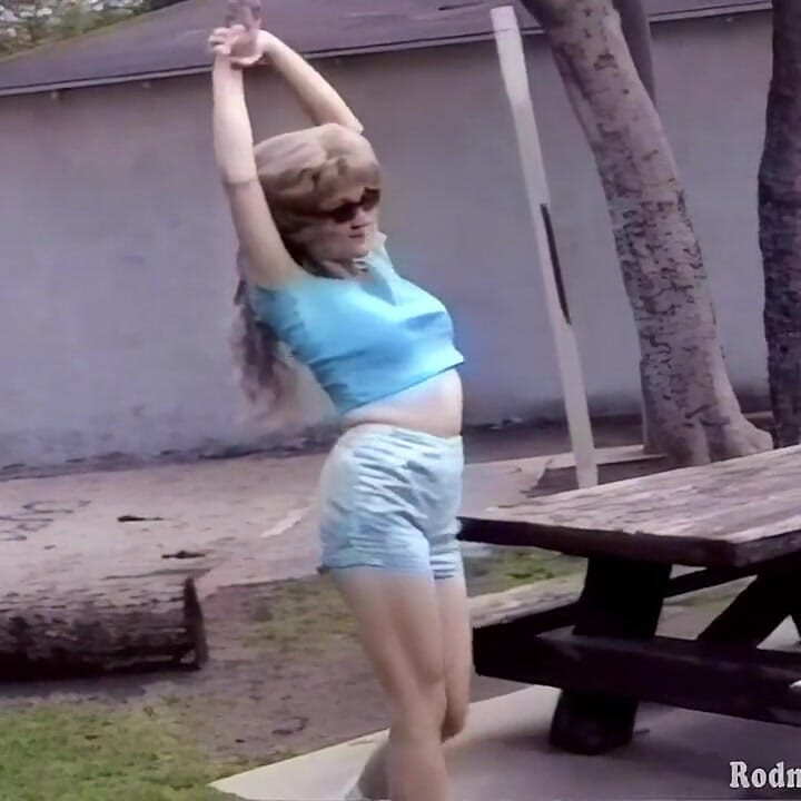 Amatoare cu pizdă păroasă anală Cynthia din anii 90