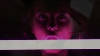 Vídeo da música com cinta de néon