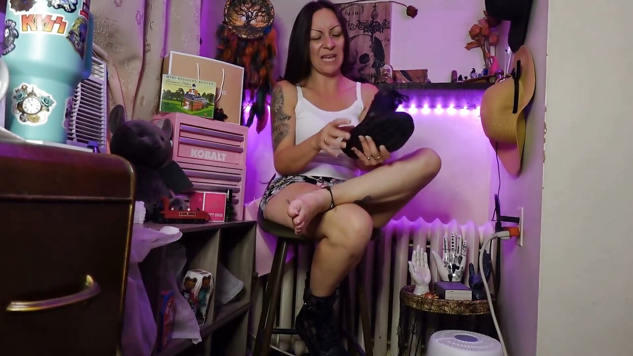 Hot Days, Sweaty Feet, Throbbing Cock