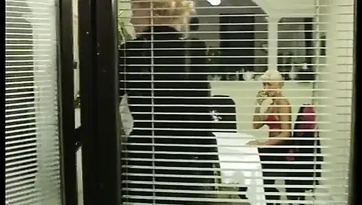 Hinter Deutschen Türen Wird Fleißig Gefickt - Kompletter Film