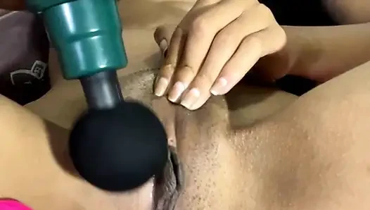 Genç Hintli kedicik karım amına masaj yapıyor ve lovense full horney ile götüne ürküyor