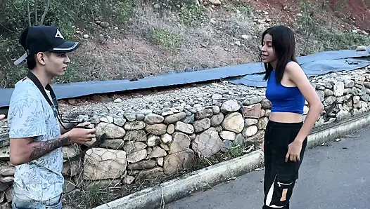 Bilinmeyen latin kızla ilk fotoğraf çekimim sert bir sikişle bitiyor, sonunda amını sütle doldurıyorum.