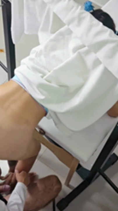 Impresionante momento de ""El ginecólogo pierde el teléfono celular que contenía videos de sus pacientes!"