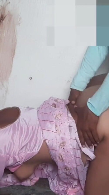 Must-see moment from "Meri sagi bhabhi ko waist pakad ke ghodi bana ke aaj chod hi dala mauka aaj ghar par koi nahi tha"