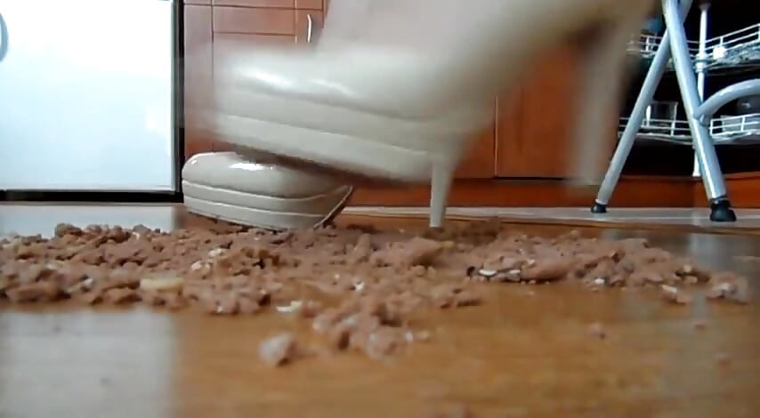 Crushing and trampling food