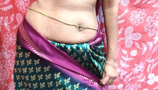 Hot sexy step mother pussy fingering in saree