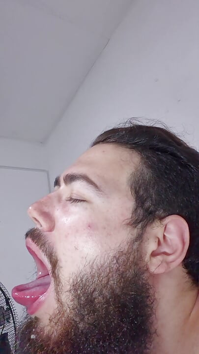 Η Keilimar και ο φίλος της γαμιούνται και φιλούν γάλα από τεράστια βυζιά.