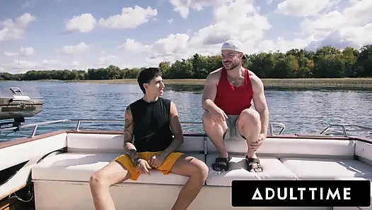 ADULT TIME - hetero-kumpels marcus mcNeil & angel Elias machen aus einem enttäuschenden bootstag in harten fick