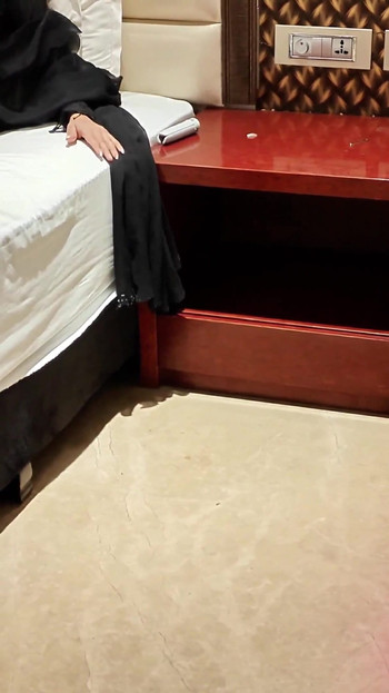 Ibu tiri panas tahu cara mengusik zakar dan cepat memancut air pancut | Klip 1