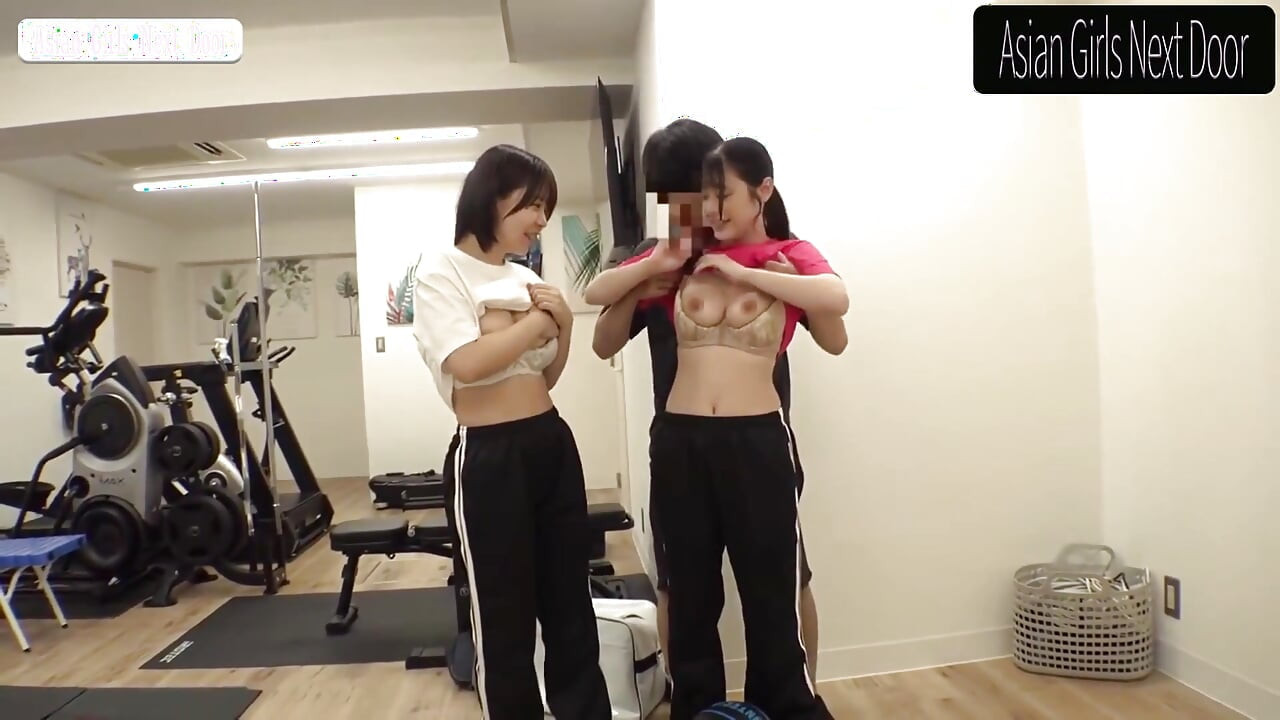 격렬한 세션 2에서 제어가 중단 될 때까지 엄격한 코치와 비밀 훈련은 그녀의 한계를 밀어