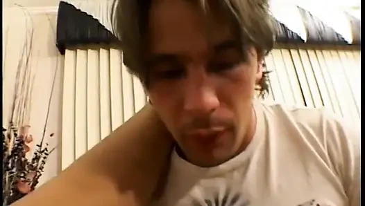 Männer ficken das enge kleine arschloch dieser blonden teen-schlampe anal