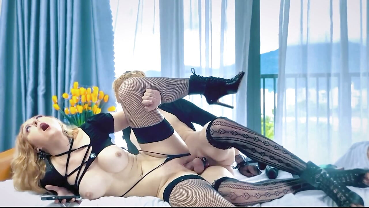 Sissy Cum Splashing