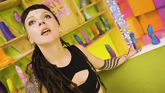 Mürekkepli kız toyz'un zfilmz duvarına karşı - solo aşırı yükleme