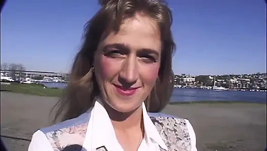 Волосатая возбужденная занимается анальным сексом в первый раз, Marcie в любительском видео